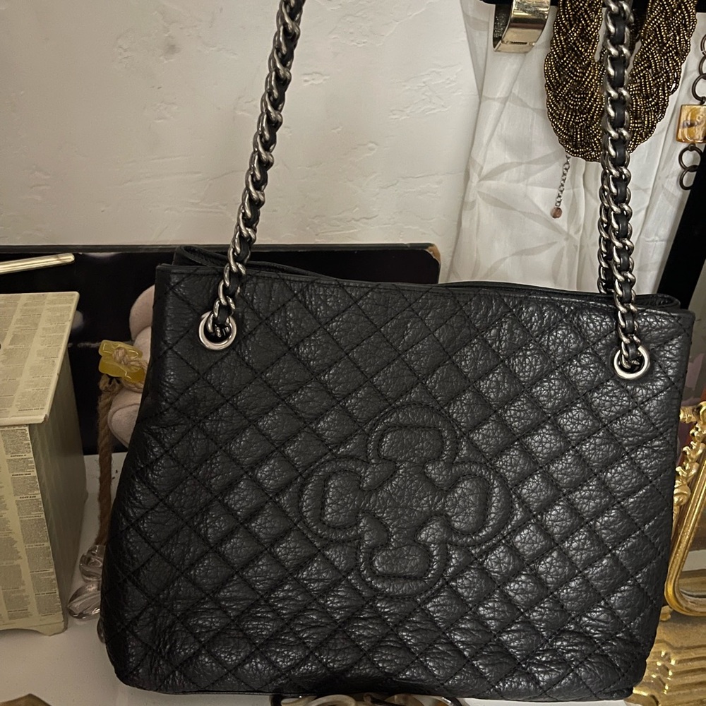 Luxurious Black Quilted Leather Shoulder Bag with Chain Strap